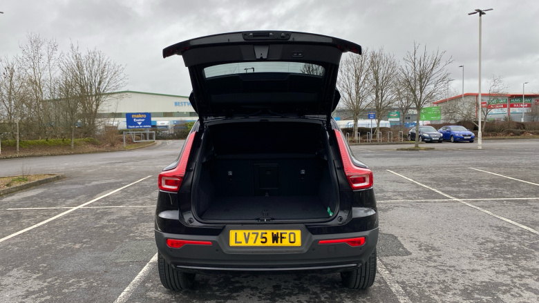 Volvo XC40 2.0 B4P Plus Black Edition 5dr Auto Petrol Estate